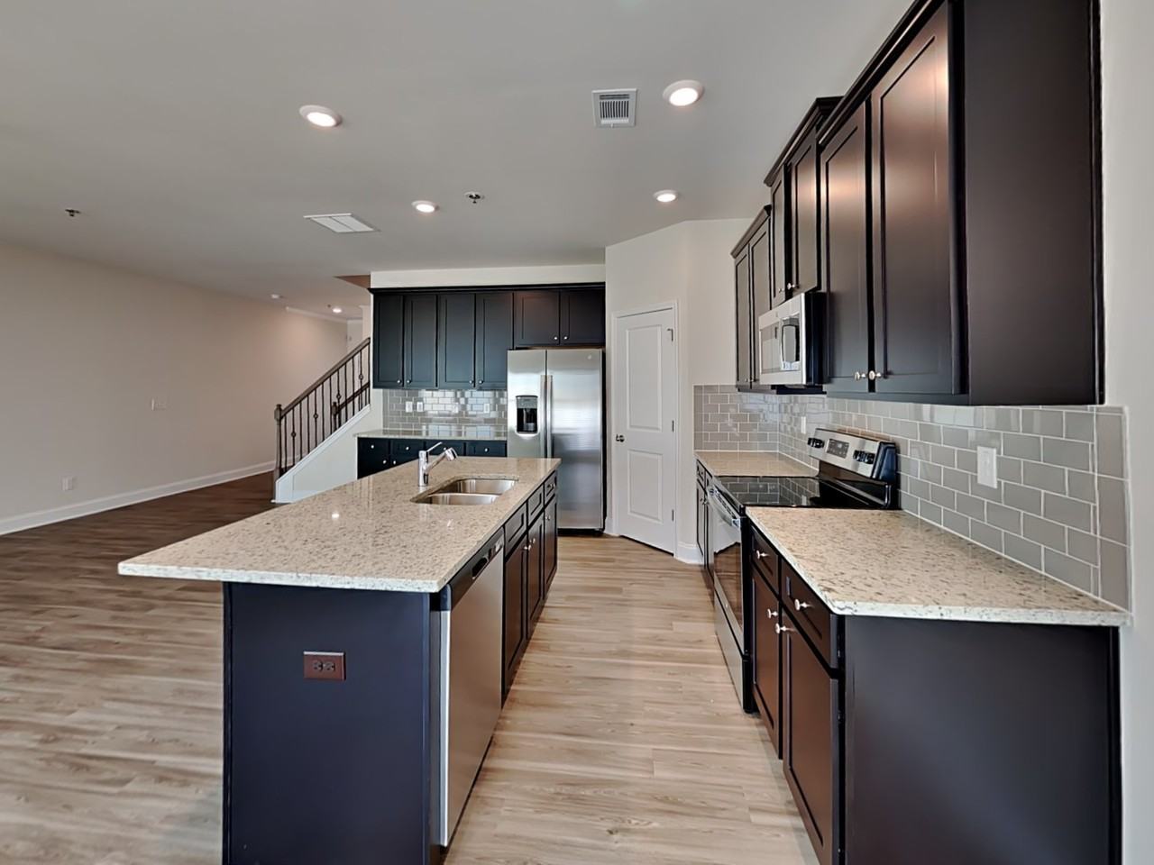 123 Wayne Ln - Photo 4 of 22