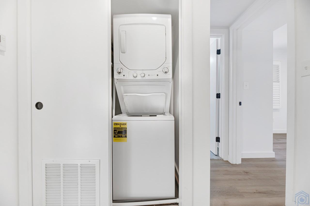 300 49Th St Ne - Photo 3 of 9