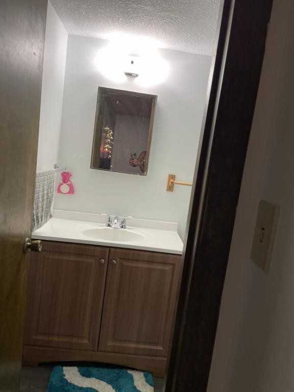 1210 Vattier St - Photo 2 of 32