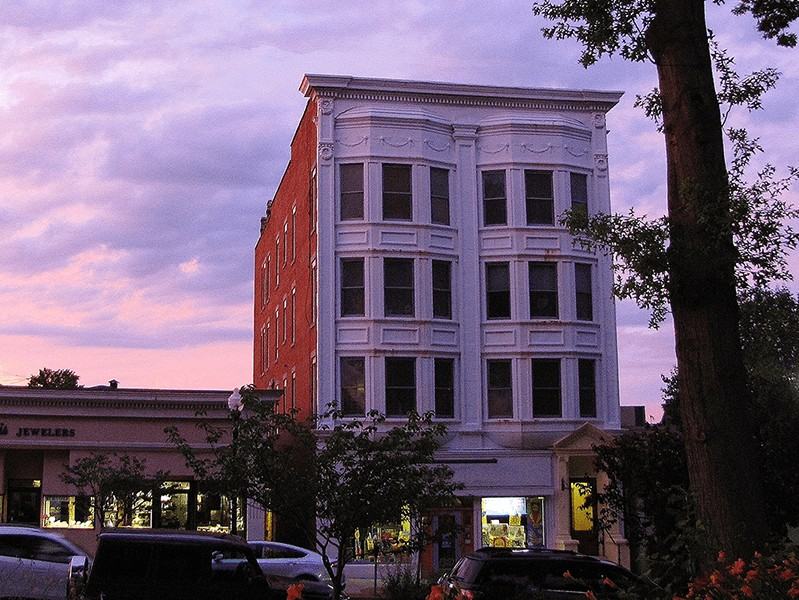 111 East Ridgewood - Photo 4 of 11