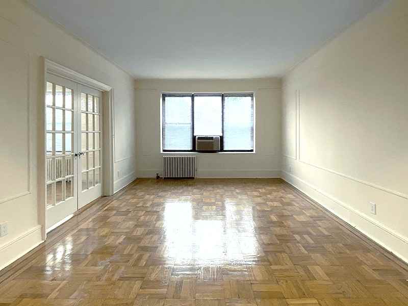 Clinton Arms - Photo 2 of 12