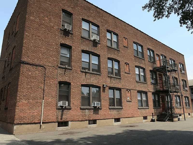 Heath Court - Photo 4 of 15