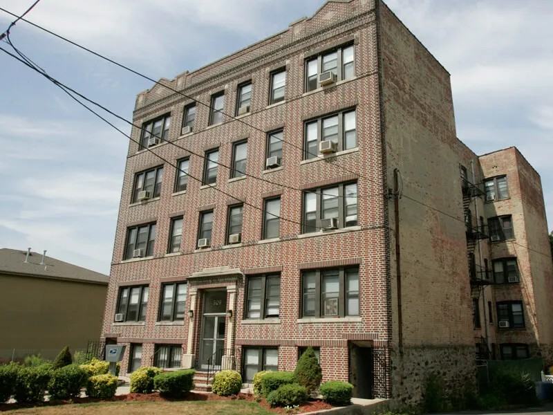 Maples on Broad - Photo 3 of 14