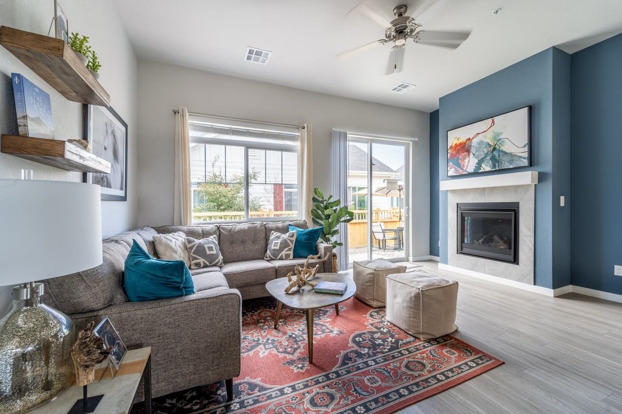 Avilla Eastlake - Photo 3 of 11