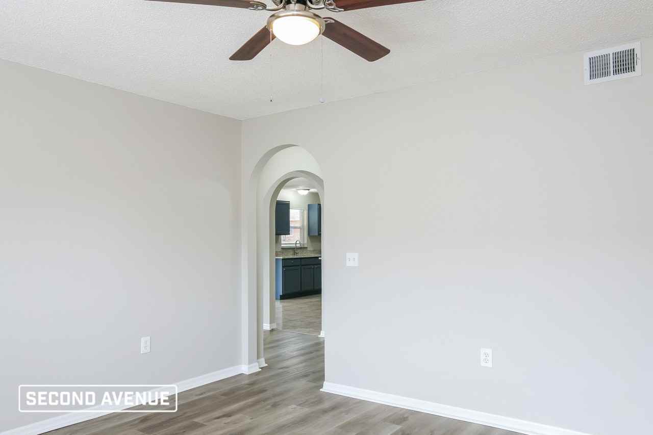 12042 Villa Rd - Photo 5 of 16