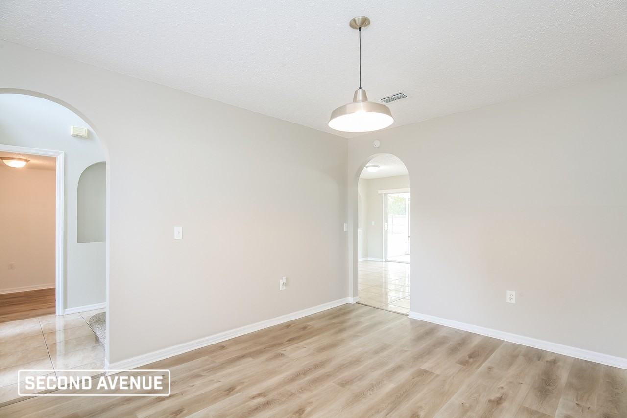 12042 Villa Rd - Photo 6 of 16