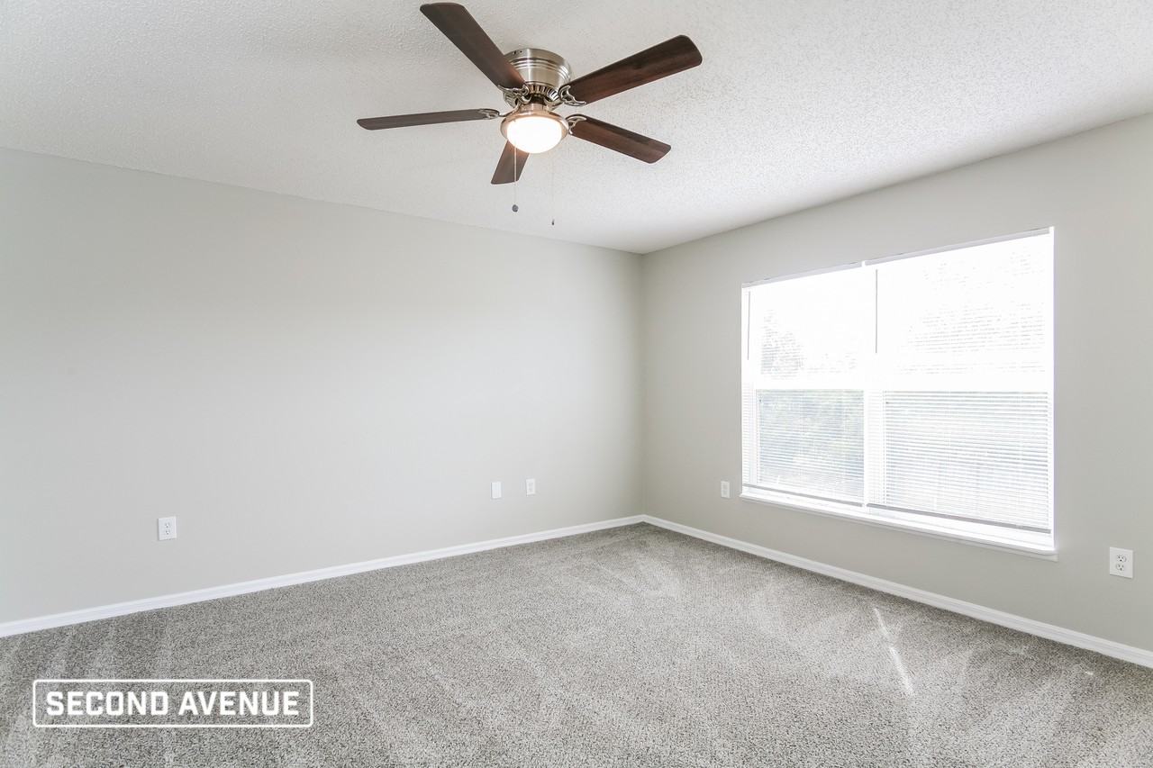 12042 Villa Rd - Photo 7 of 16