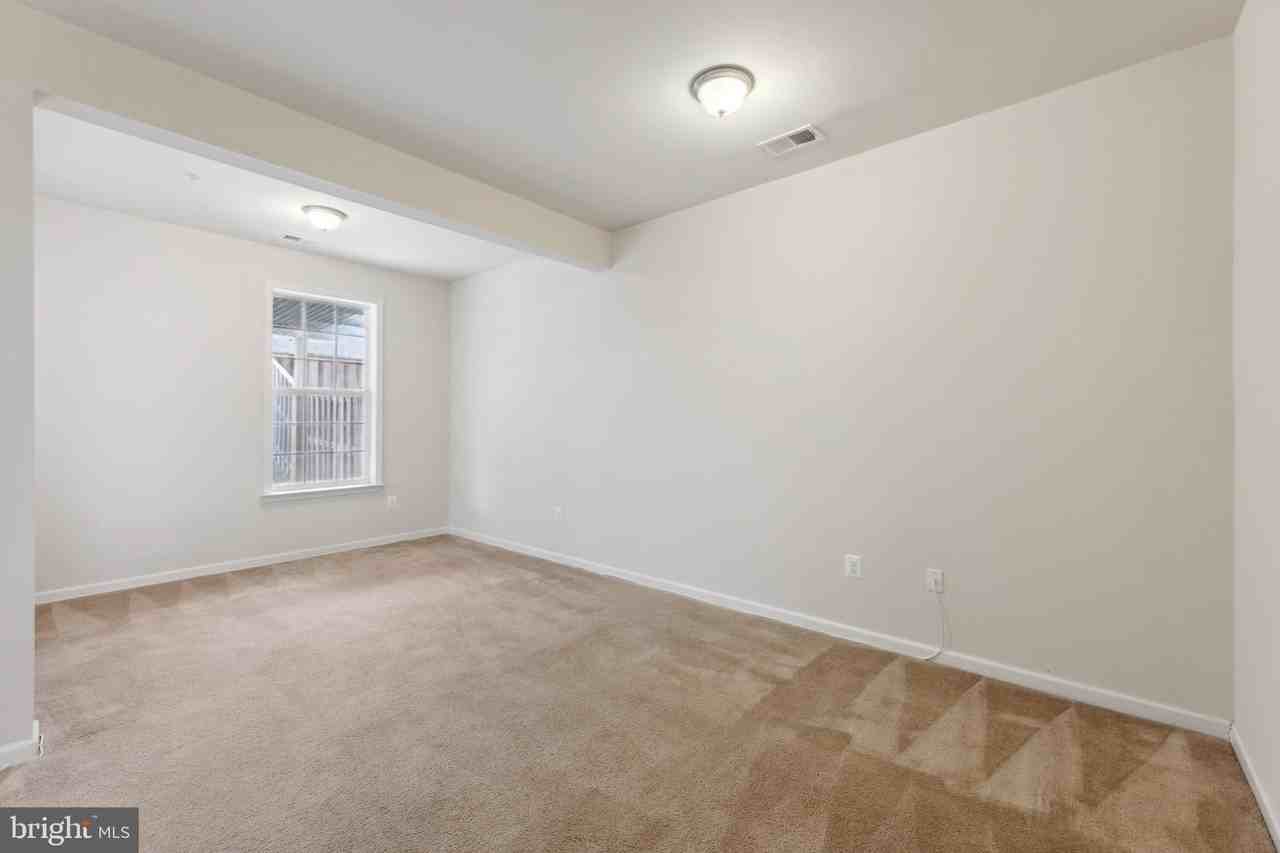 1100 Frontline Dr - Photo 3 of 25
