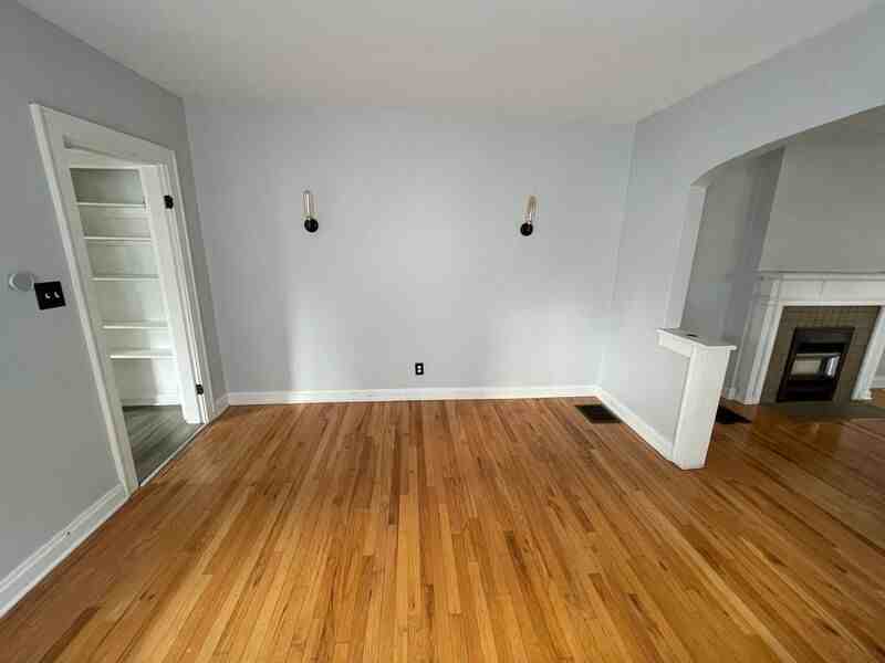 921 Thomas Rd - Photo 4 of 11