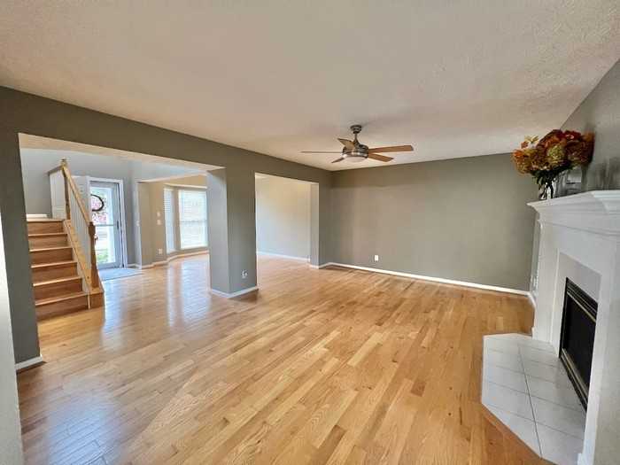 1113 Rivermeade Dr - Photo 3 of 26