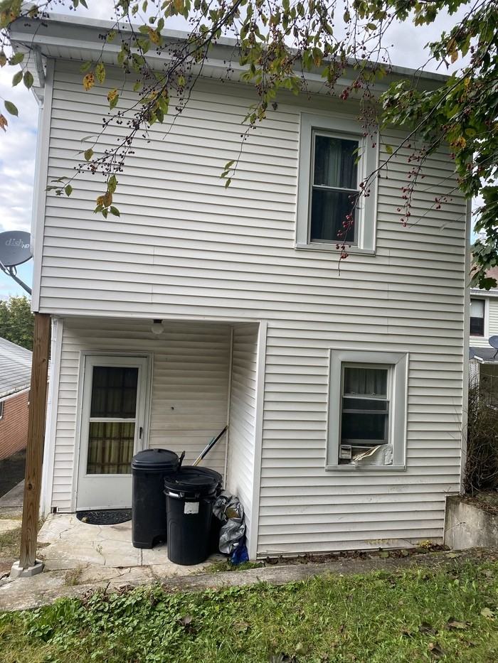 2127 W Norwegian St - Photo 2 of 12