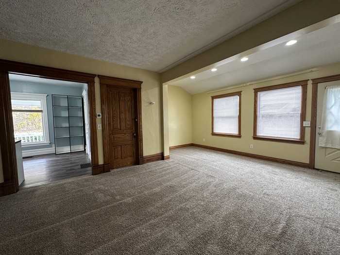 1925 Nichols Rd Lowr Unit #Unit - Photo 2 of 18