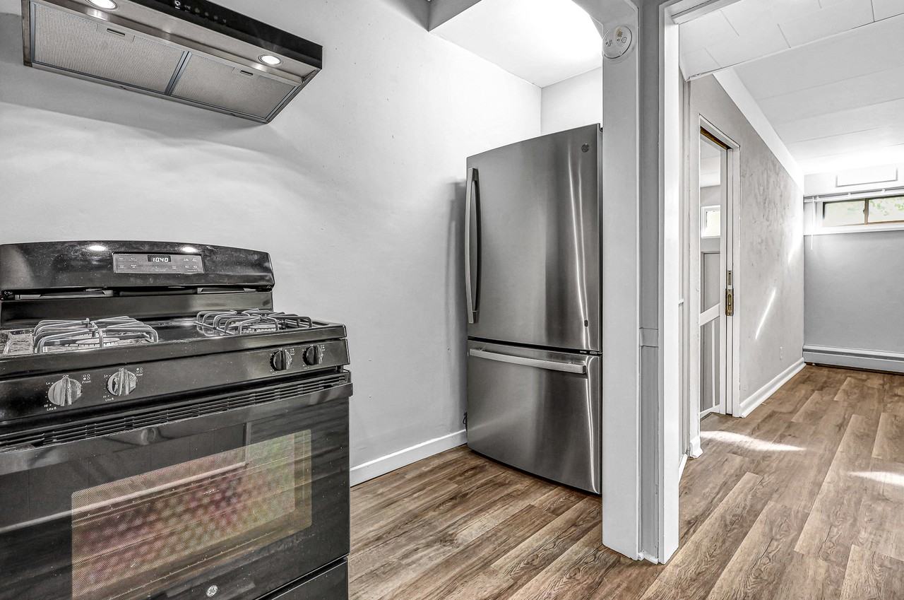 708 Saint Clair Ave #1 - Photo 2 of 22