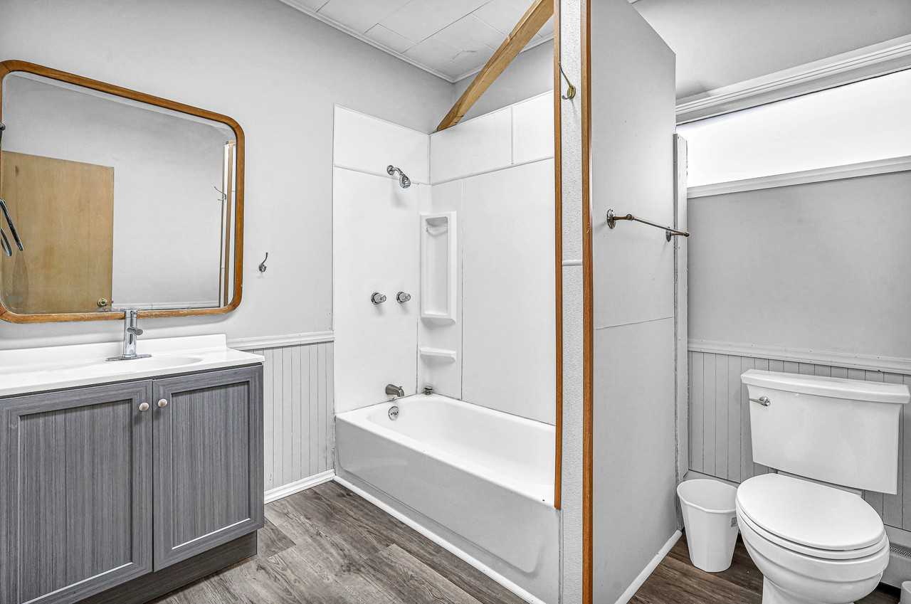 708 Saint Clair Ave #1 - Photo 3 of 22