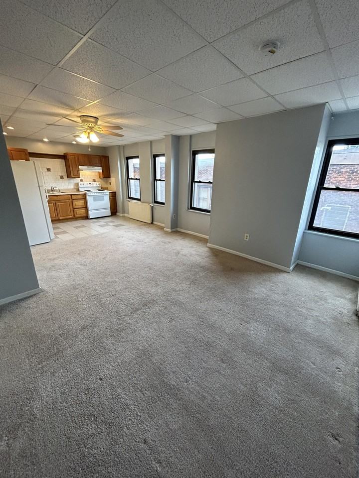 547 Lincoln Ave #1 - Photo 2 of 7