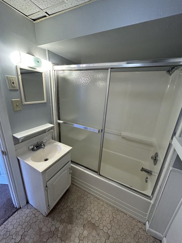 547 Lincoln Ave #1 - Photo 6 of 7