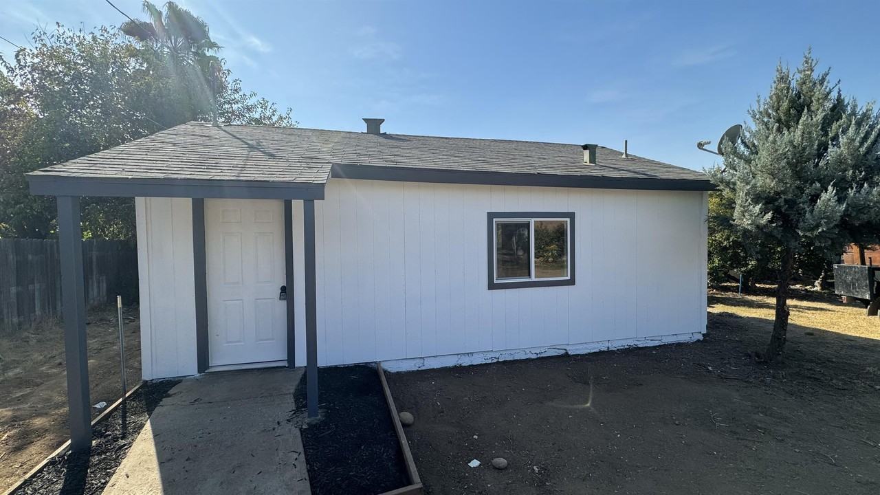 579 E Naranjo Blvd #2