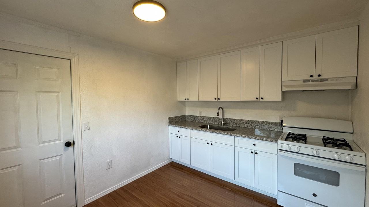 579 E Naranjo Blvd #2 - Photo 3 of 10