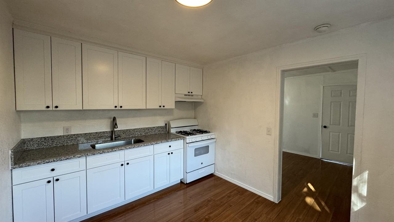 579 E Naranjo Blvd #2 - Photo 4 of 10