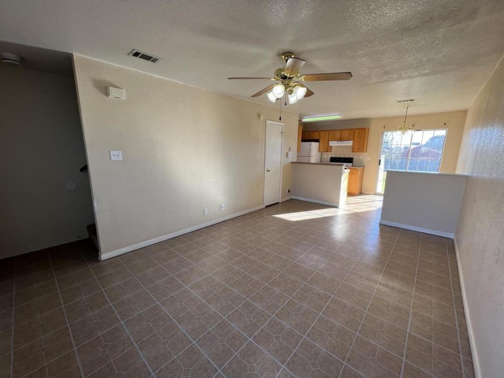 1402 Dugger Cir Apt B - Photo 3 of 21