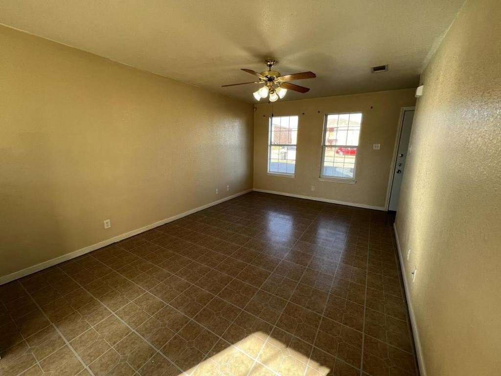 1402 Dugger Cir Apt B - Photo 5 of 21