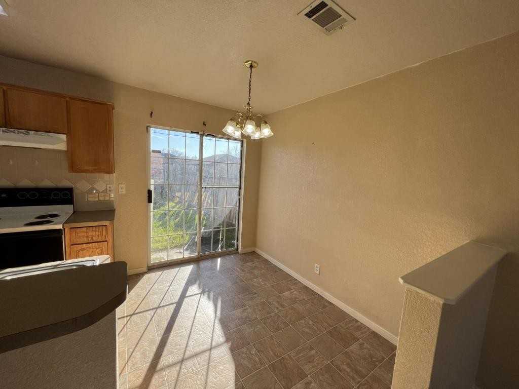 1402 Dugger Cir Apt B - Photo 6 of 21