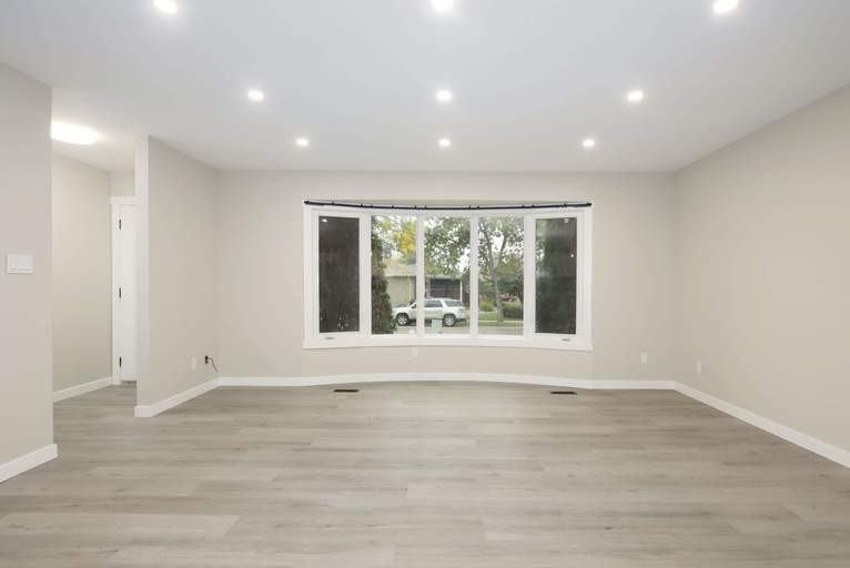 53 Acorn Cres - Photo 3 of 15