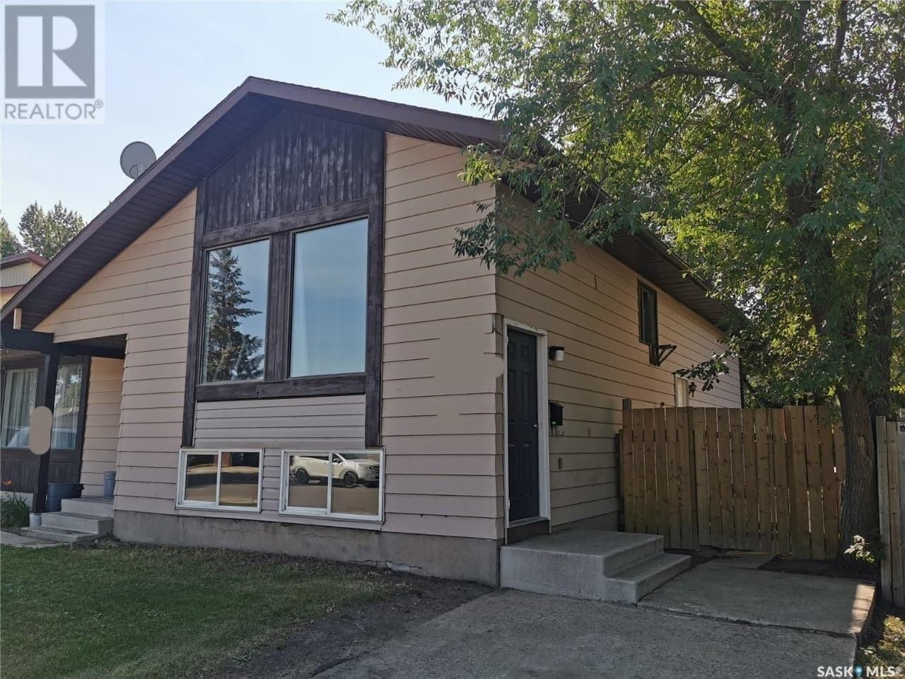 323 Turtle Crescent - Photo 2 of 7