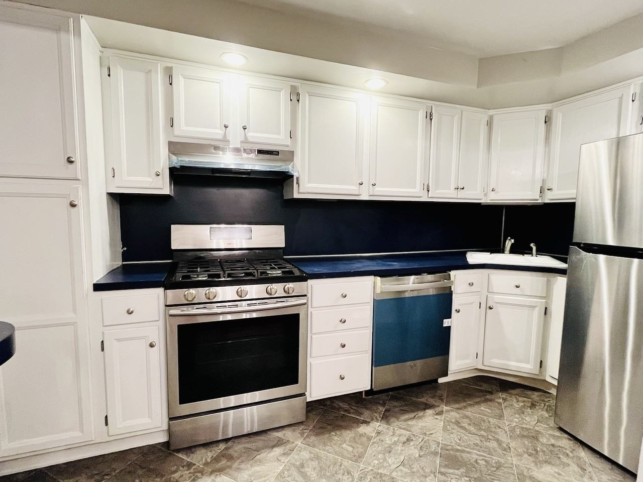5204 Alverstone Rd - Photo 3 of 14