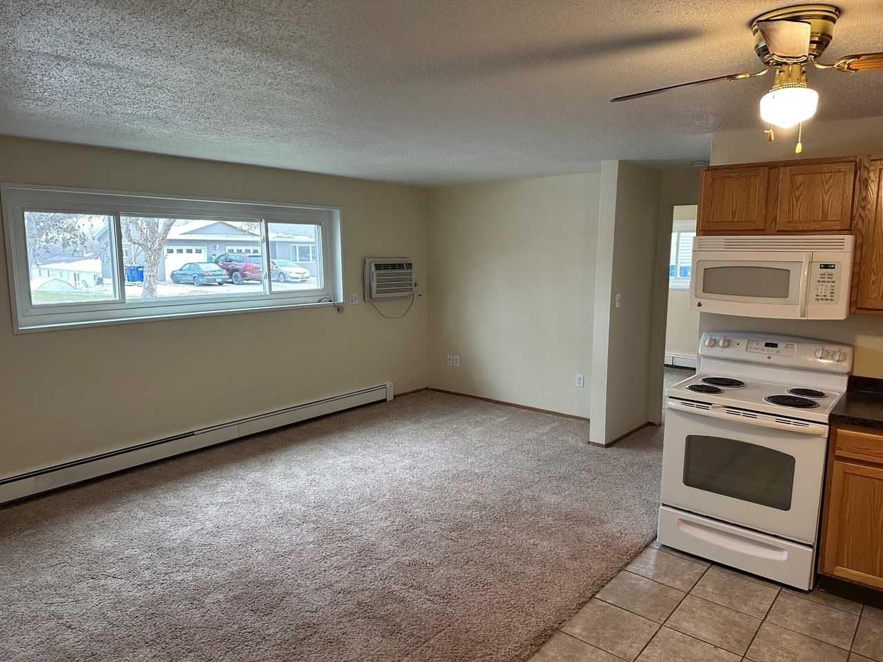 910 Maple St #6 - Photo 2 of 5