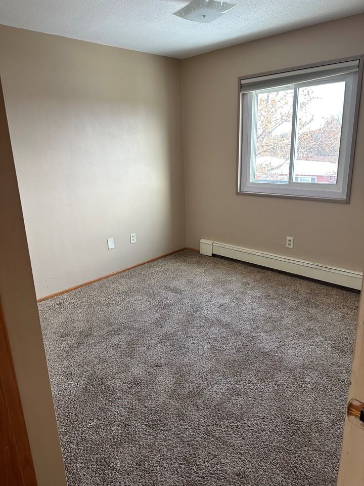 910 Maple St #6 - Photo 3 of 5