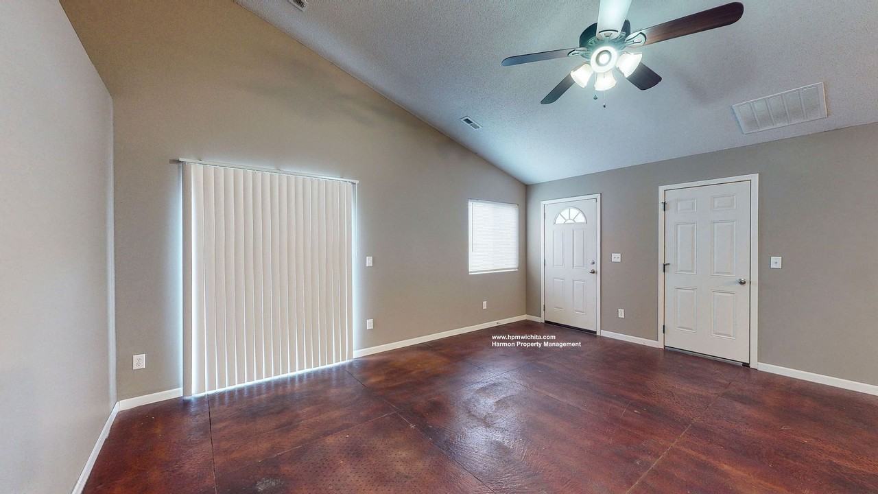 1272 N Curtis Ct - Photo 2 of 8