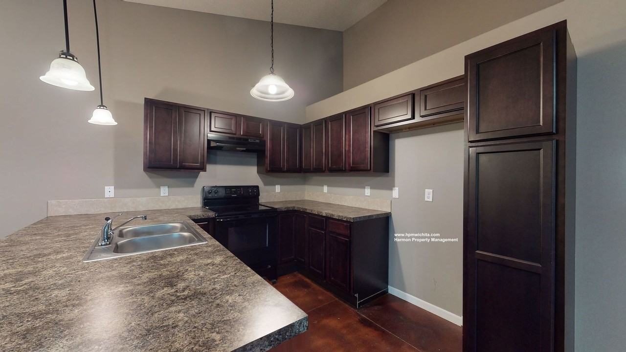 1272 N Curtis Ct - Photo 3 of 8