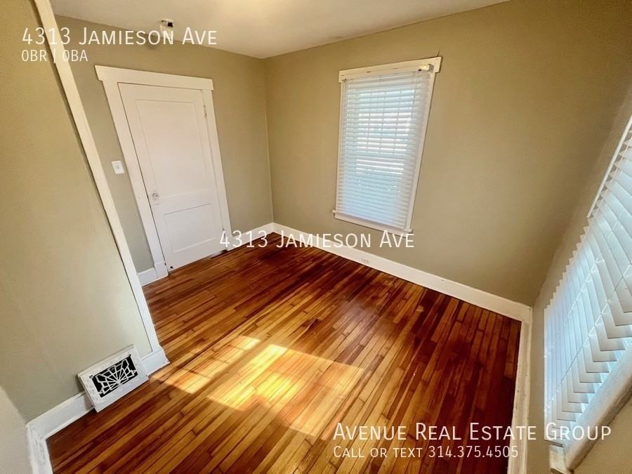 4313 Jamieson Ave - Photo 2 of 13