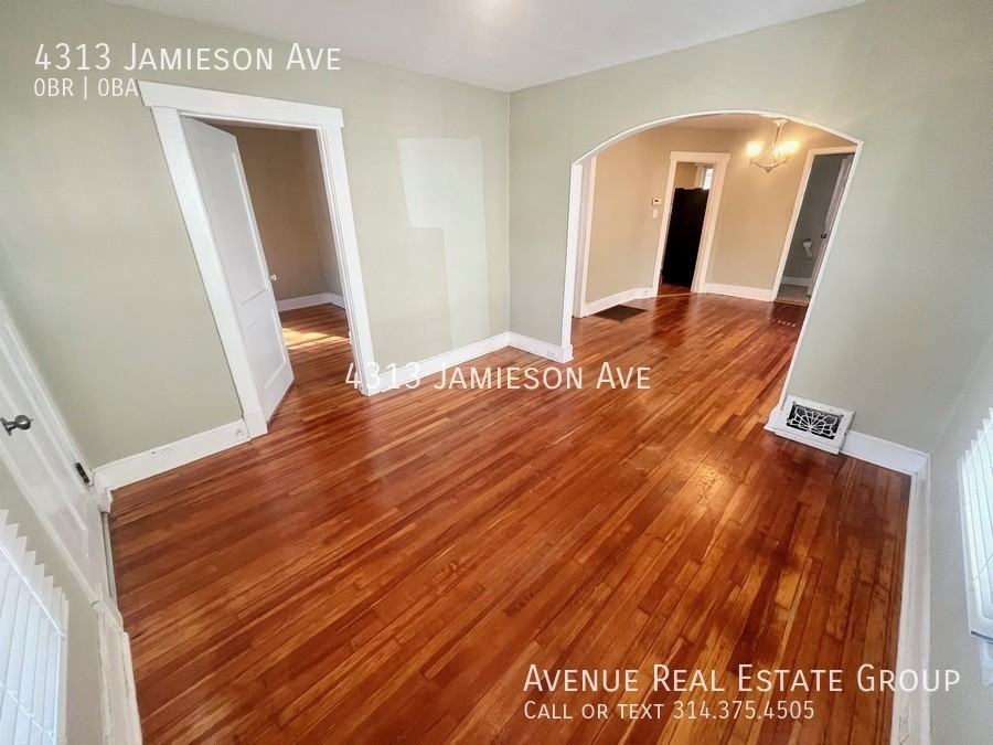 4313 Jamieson Ave - Photo 3 of 13