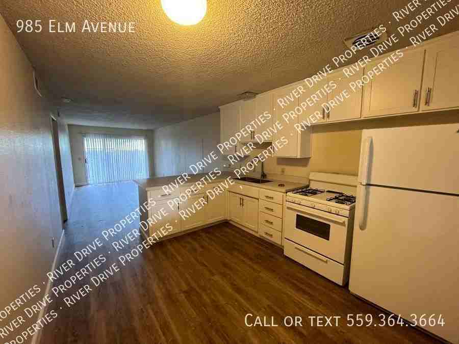 985 Elm Ave - Photo 3 of 11