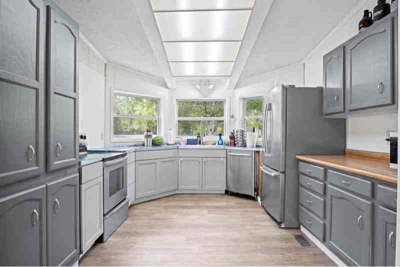 1206 Monterey Ct - Photo 3 of 14