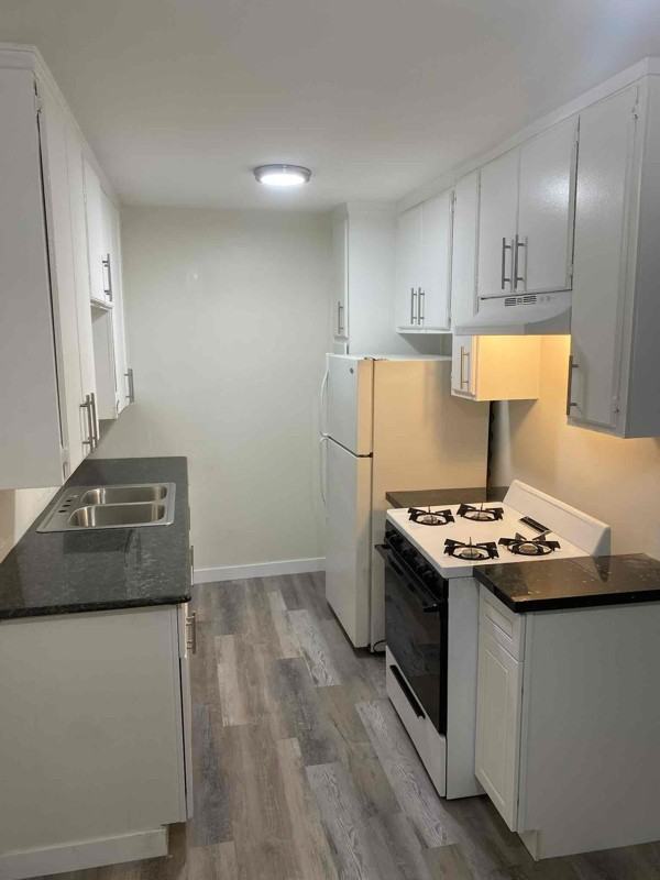 1022 N Market St #1 - Photo 3 of 7