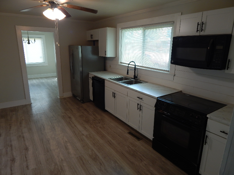 202 Hart St - Photo 3 of 15