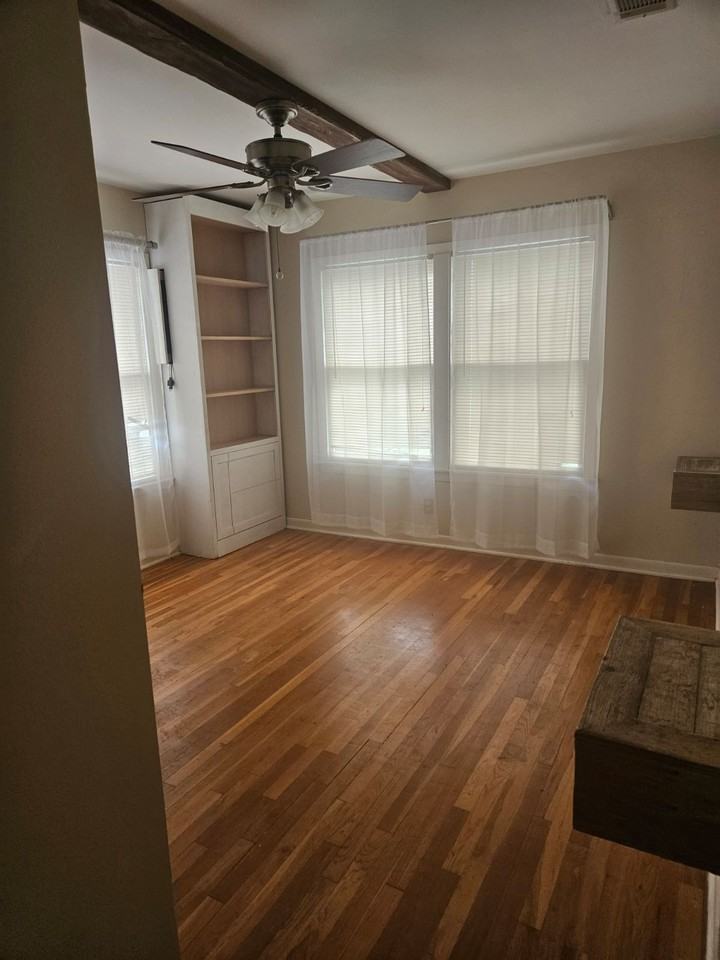 1105 Sycamore St #1 - Photo 3 of 8