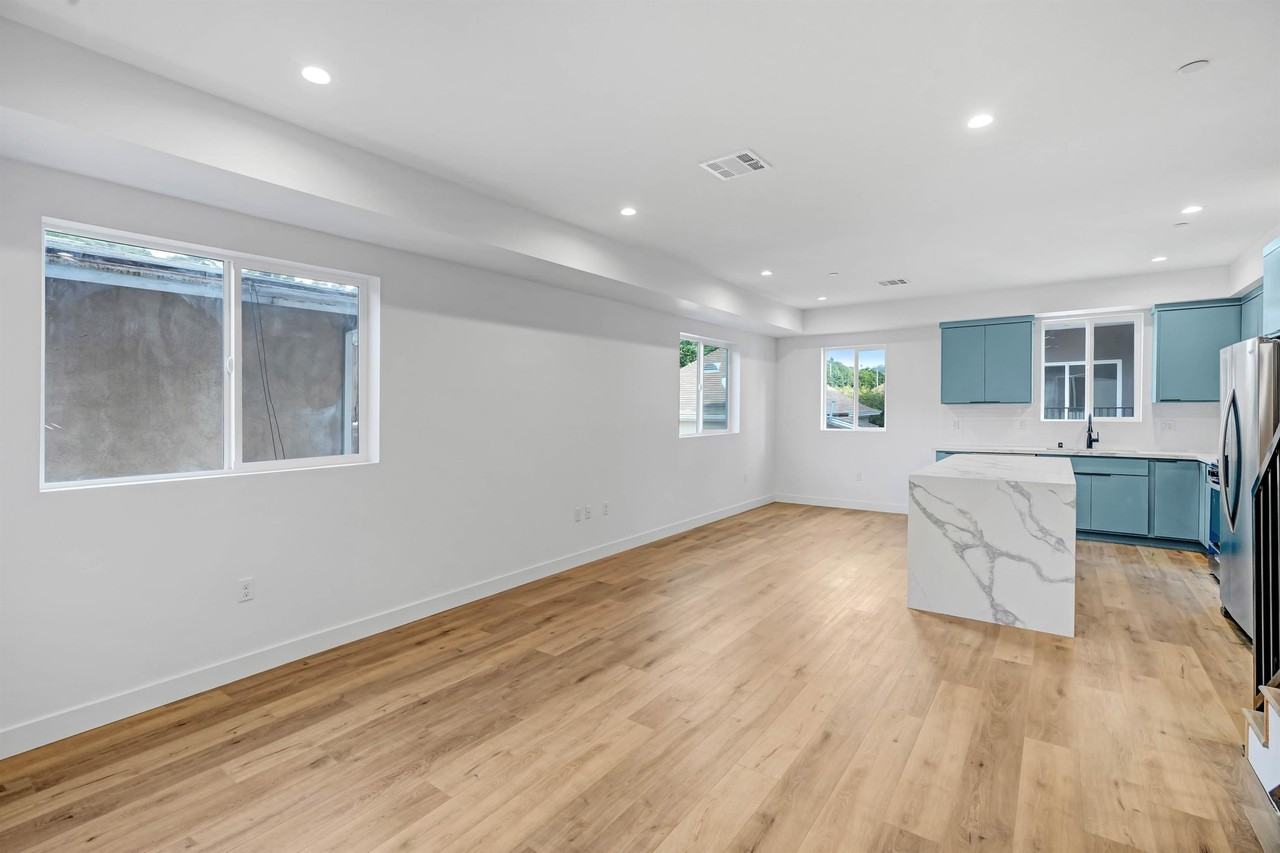 4440 1/2 Turquoise St - Photo 3 of 18