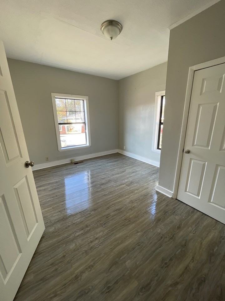 412 N Hawthorne St #1 - Photo 7 of 15