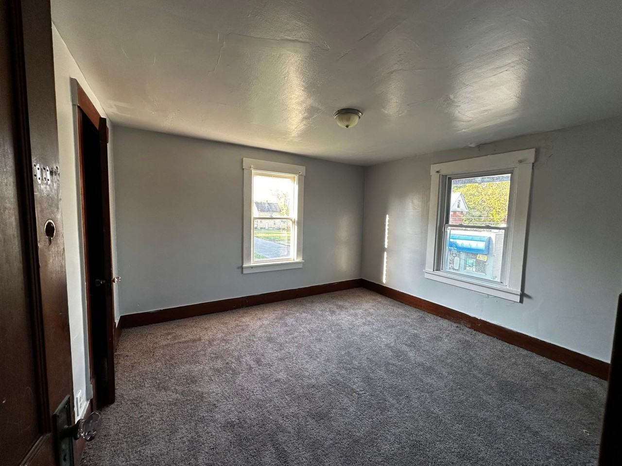 377 New Castle Ave - Photo 3 of 8