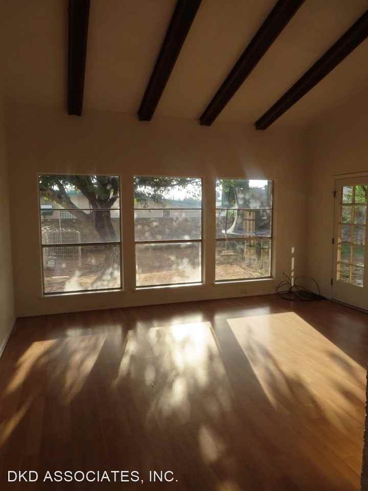 1702 Jerry Abbott St - Photo 2 of 25