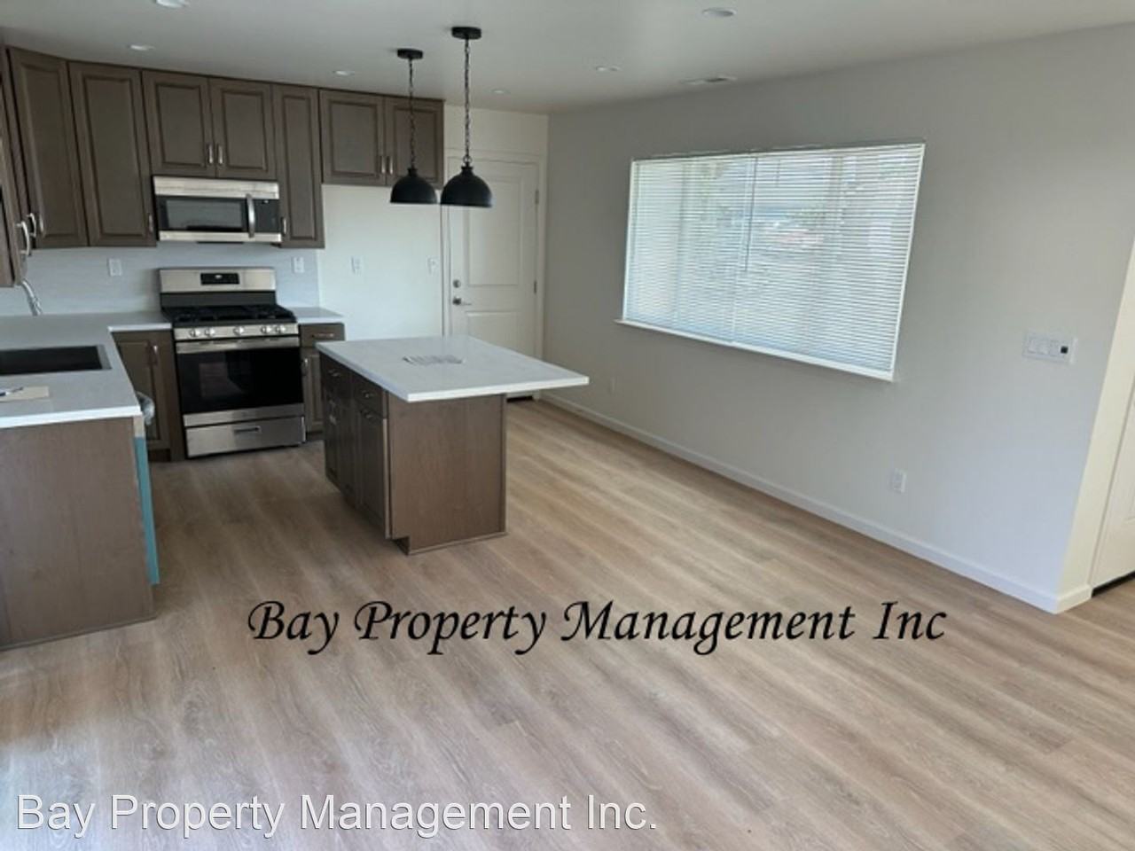 461 8th St - Photo 3 of 8