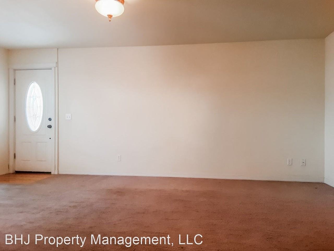 E 7th St - Photo 2 of 26