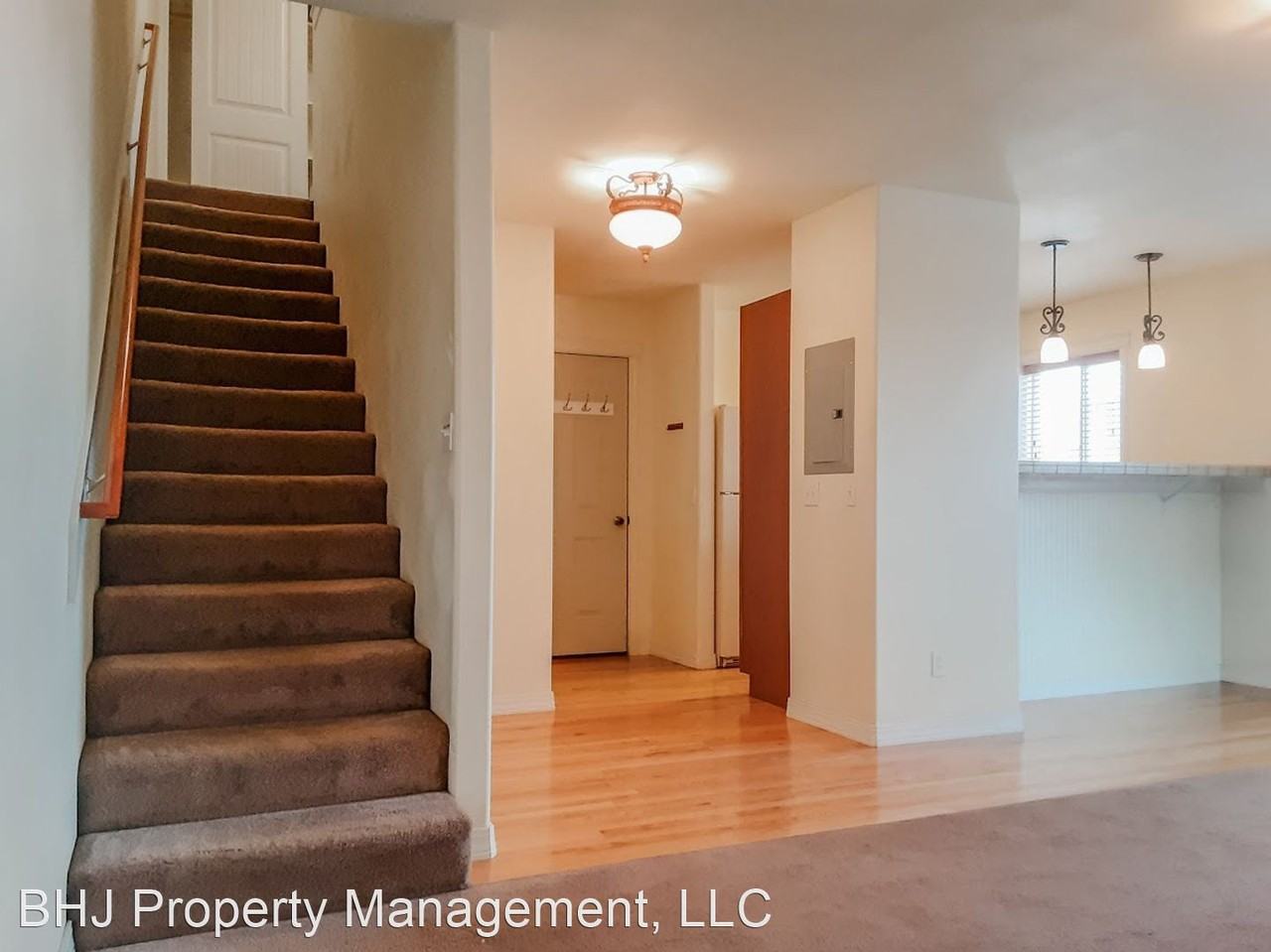 E 7th St - Photo 3 of 26