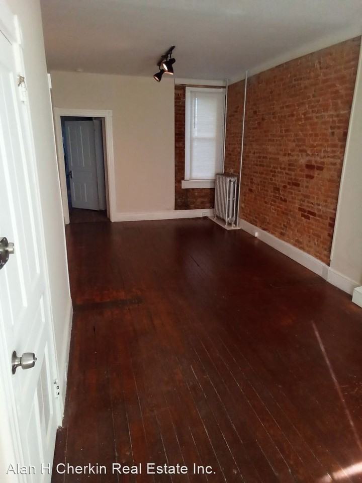 541 West King Street - Photo 2 of 13