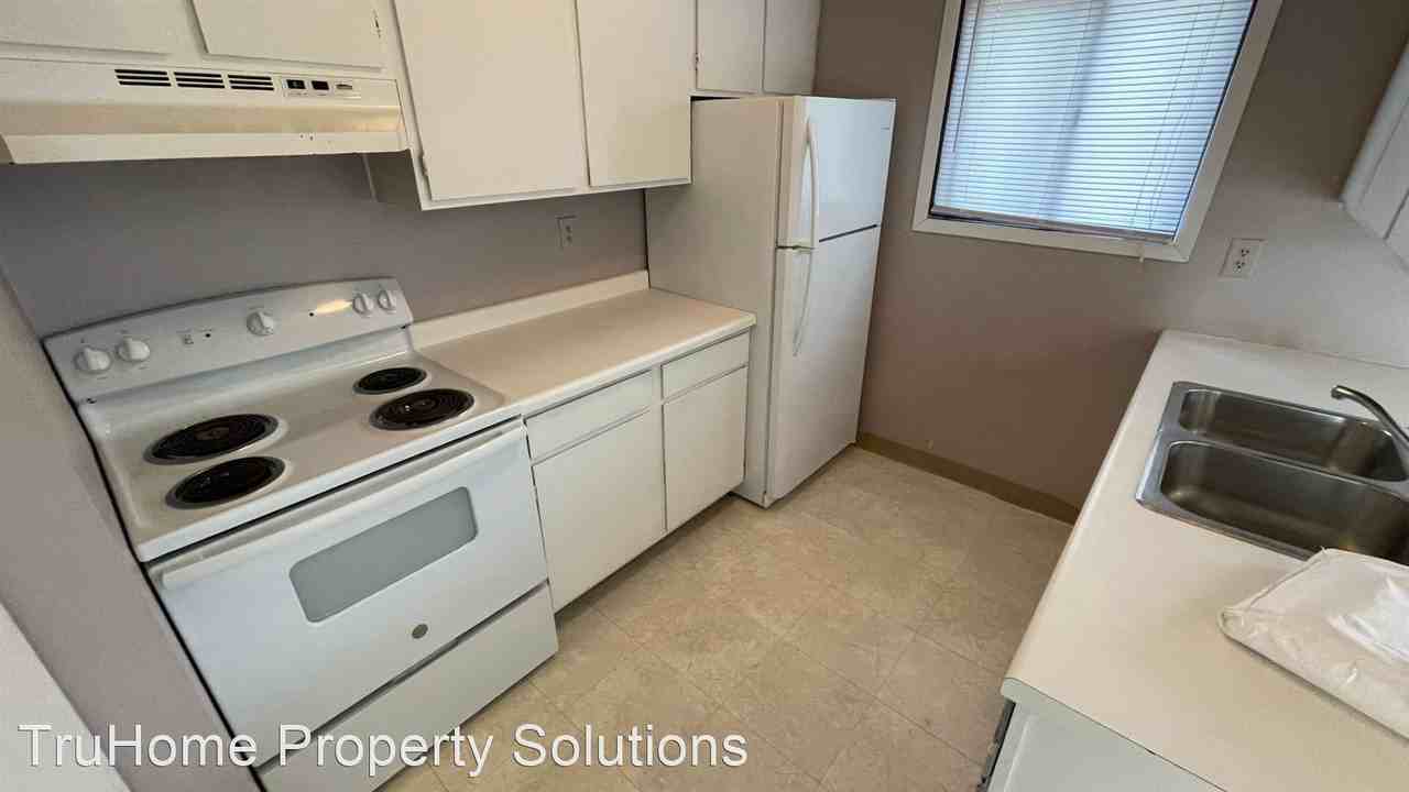 114-132 8th Ave SE - Photo 2 of 15