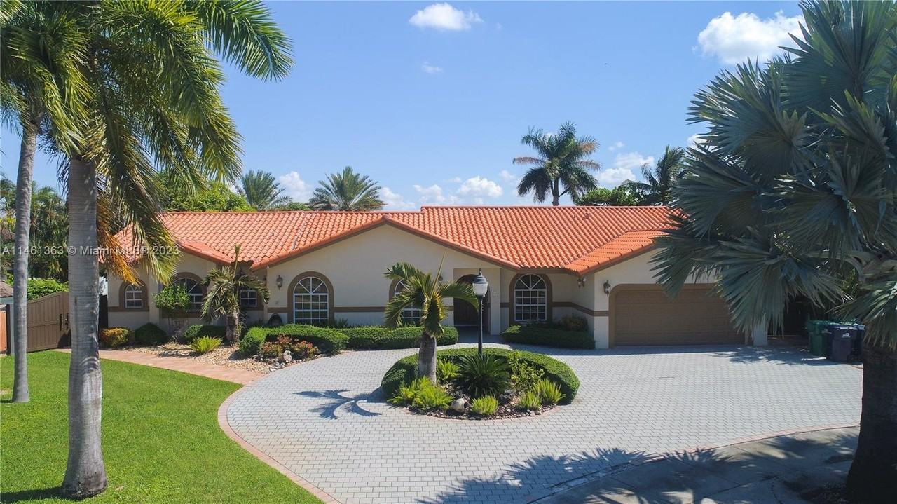 4501 Sw 146th Ct #4501 - Photo 2 of 8